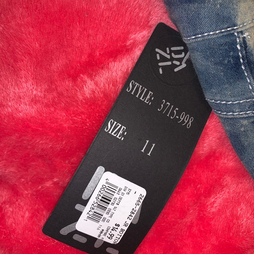Dazl Distressed Jeans - Picture 5 of 6